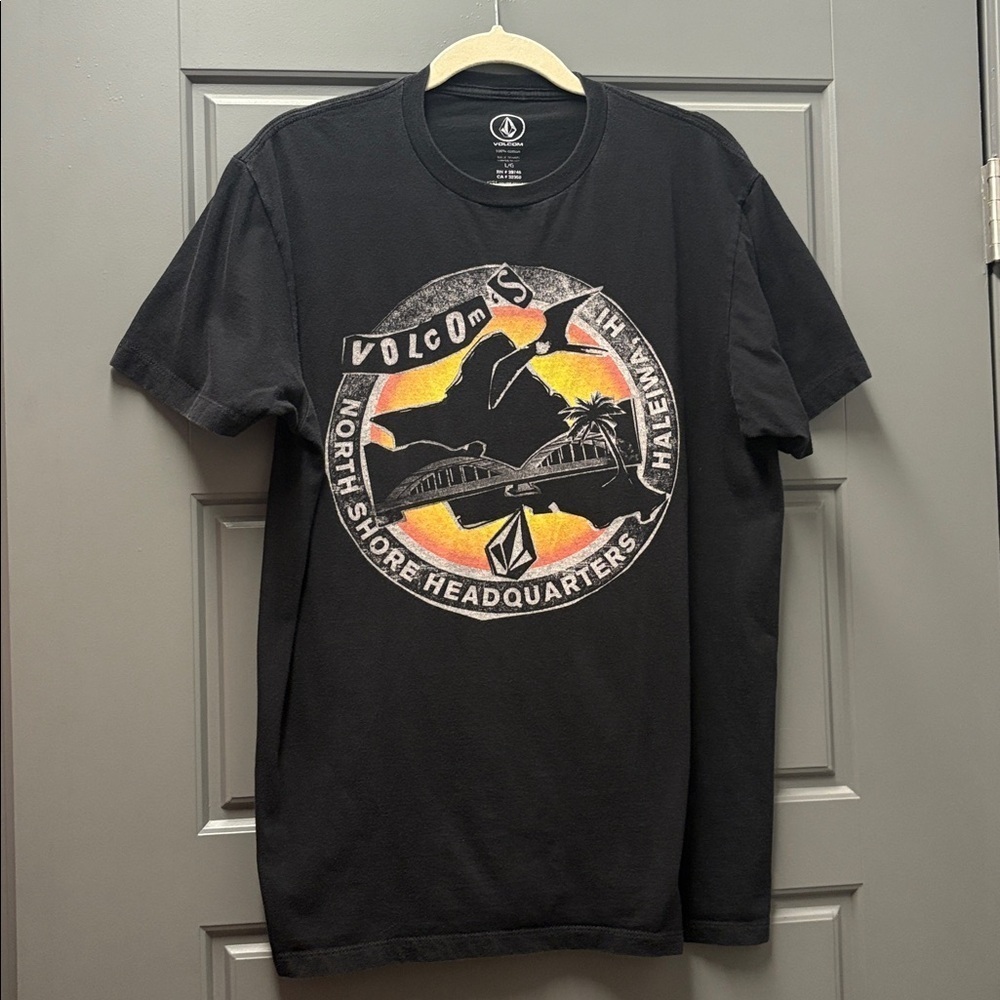 Volcom Black Graphic T-Shirt for Men 100% cotton! Haleiwa Hawaii